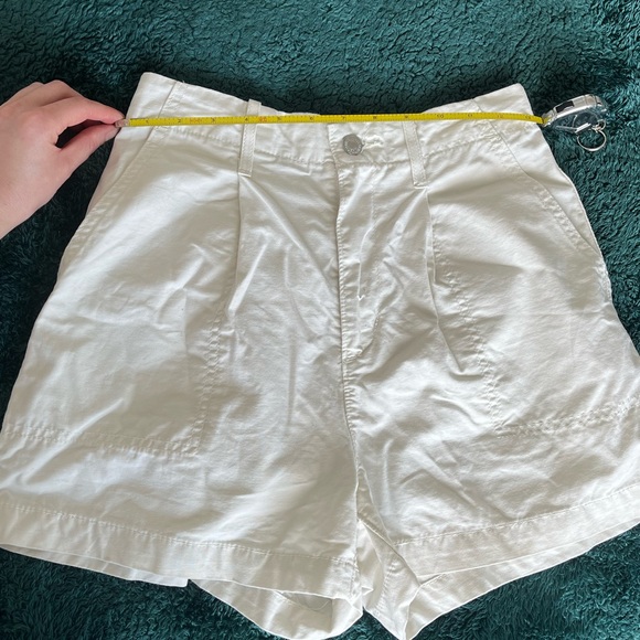 Levi’s Pleated Utility Women’s Shorts - Picture 10 of 10